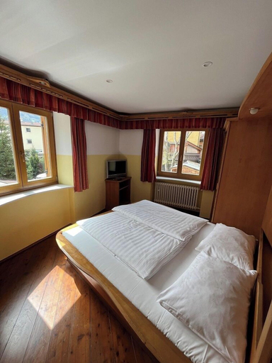 Bedroom 3, Hotel Goldenes Kreuz, Bolzano