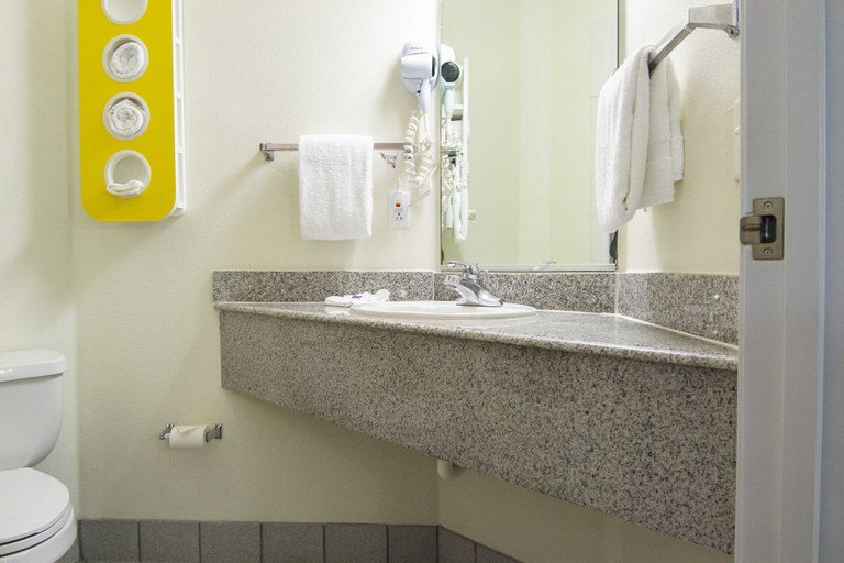 Bathroom 4, Motel 6 Las Cruces, NM - Telshor, Dona Ana