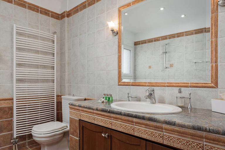 Bathroom 5, Ema's Guest House, Attica
