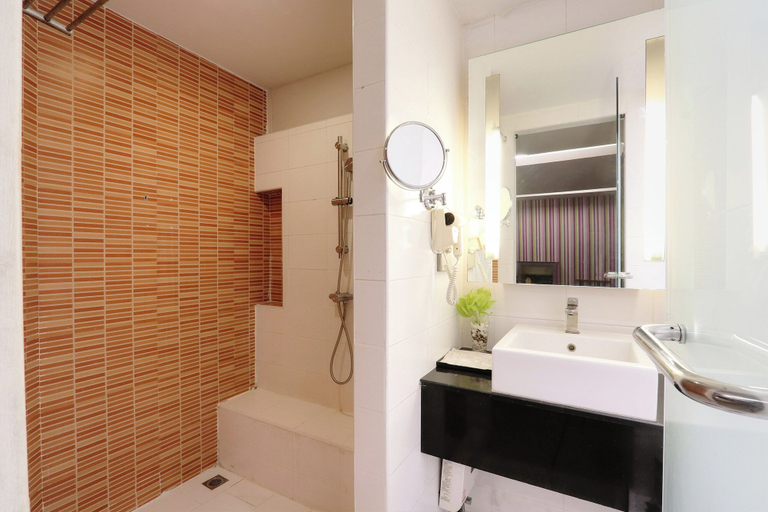 Bathroom 5, Klassique Sukhumvit Hotel, Wattana