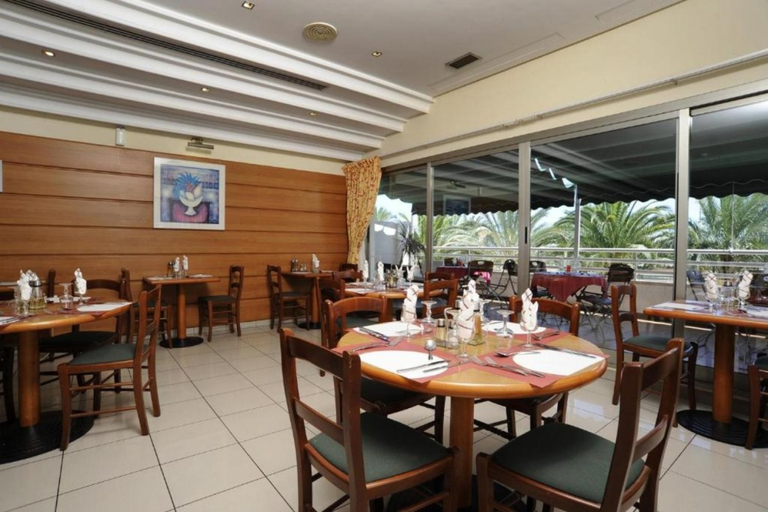 Food & Drinks 5, Travelodge Alicante Puerto, Alicante