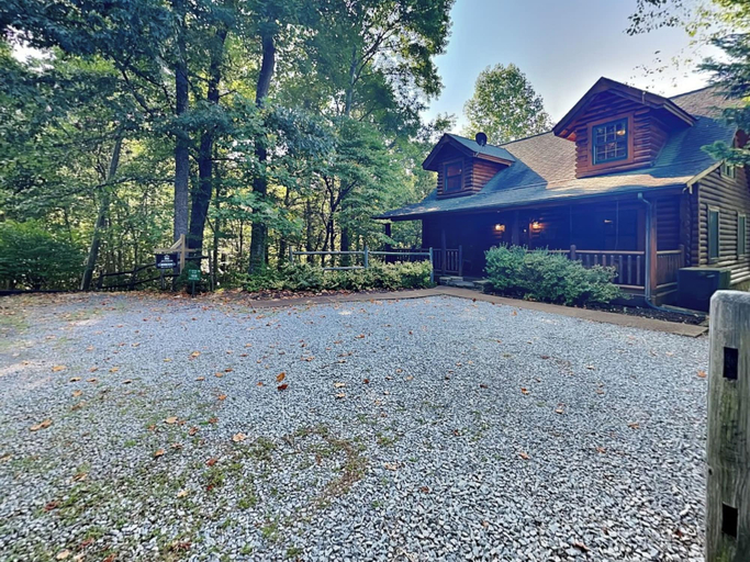 Exterior & Views 2, Return To Me, Sevier