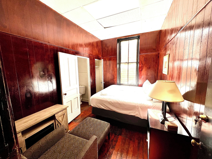 Bedroom 3, The Fallon Hotel, Clinton