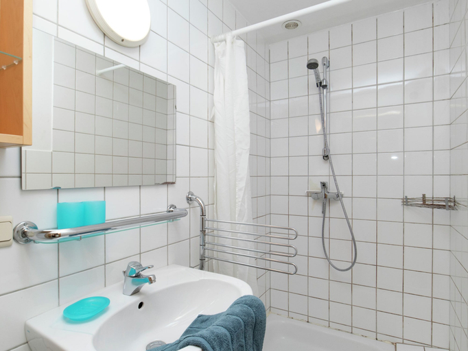 Bathroom 4, Cozy home in Sainte-Ode with Sauna, Luxembourg