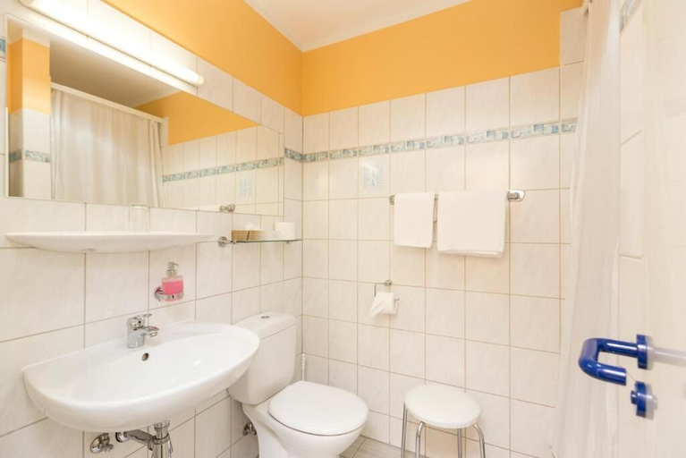 Bathroom, Hotel Westfalia, Halle (Saale)