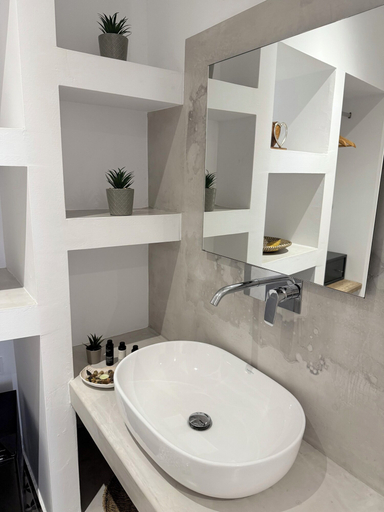 Bathroom 5, Giasemi Fira Studios, South Aegean