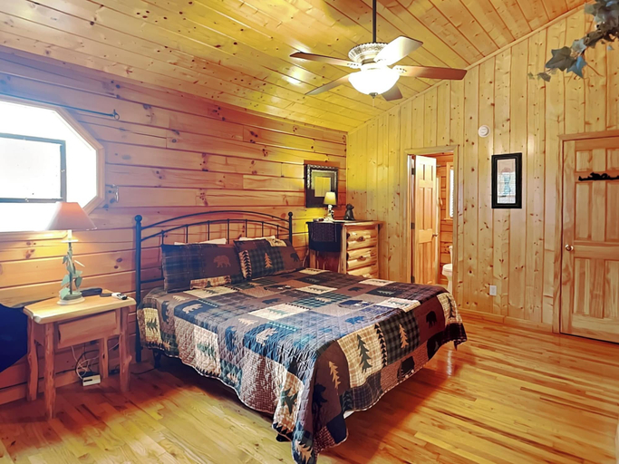 Bedroom, Bear Escape by Jackson Mountain Rentals, Sevier