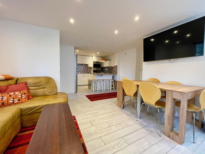 Others 4, Vernon Place Accommodation, Gloucestershire