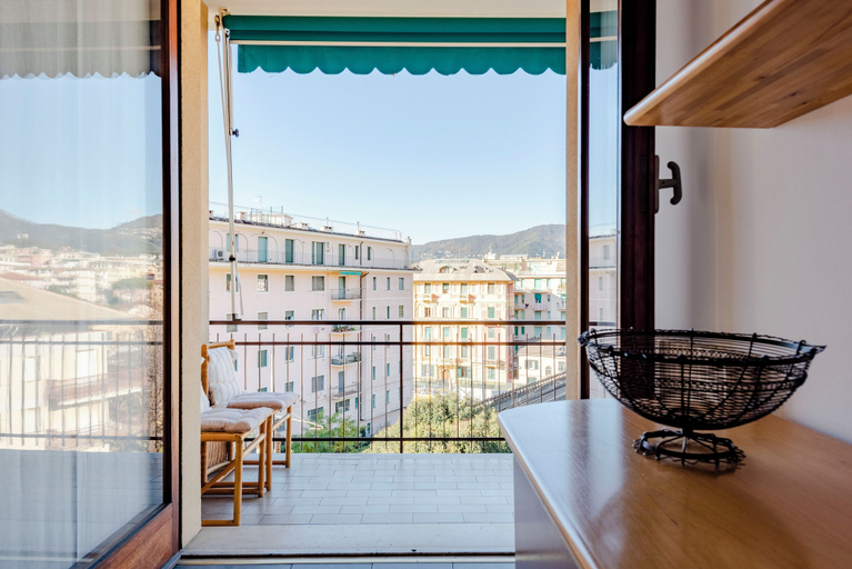 Others 5, Cosy flat with terrace, Genova