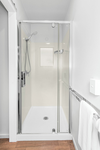 Bathroom 3, Auckland Airport Motel, Manukau