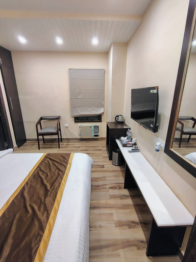Bathroom 3, Puri Inn, Varanasi