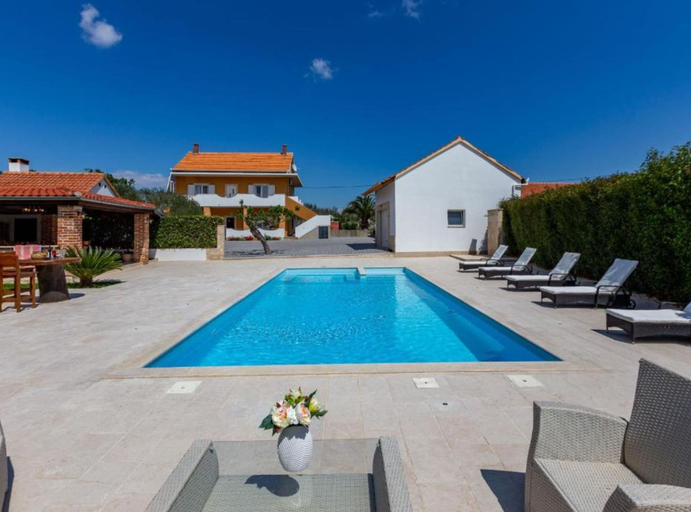 Sport & Beauty 5, Peaceful Murvica Villa Pool, Garden, and Modern Comfort, Poličnik