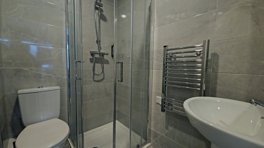 Bathroom 2, Madison House