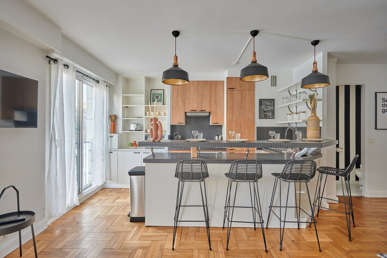 Private kitchen 3, Superb Apartment in the Heart of the 16th District, Paris