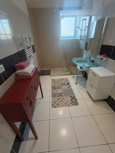Bathroom 5, Chambres d'hôtes Les Denias, Gironde
