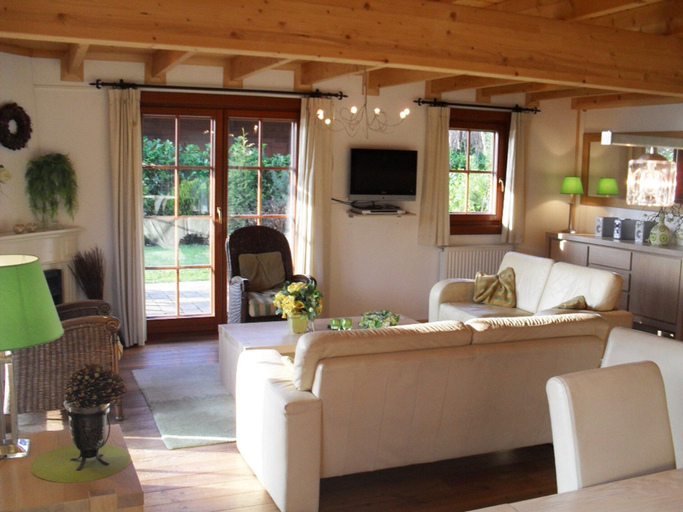 Living room 4, Tidy Holiday Home in the Achterhoek, Lochem