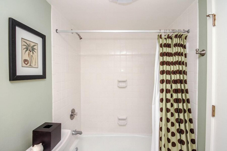 Bathroom, Lighthouse Tennis by Hilton Head Retreats, Beaufort