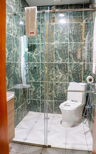 Bathroom 4, Noubou International Hotel Bonapriso, Wouri