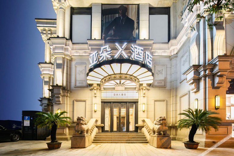 Exterior & Views
