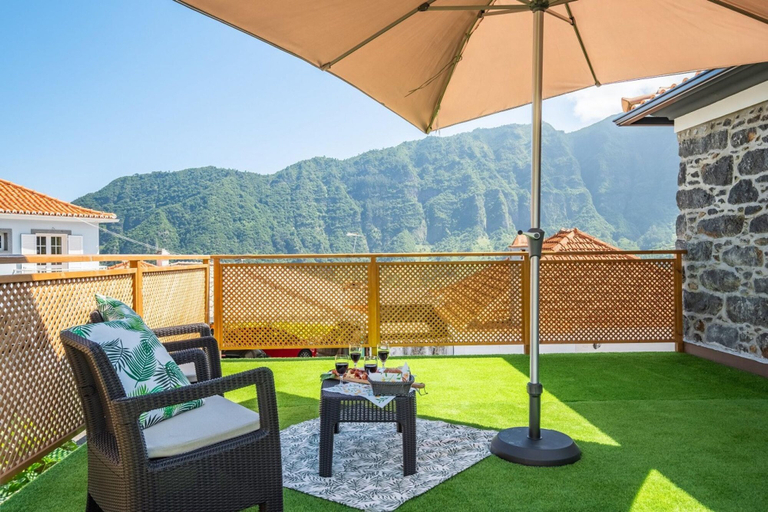 Room 3, Basalt House B by Homie, São Vicente
