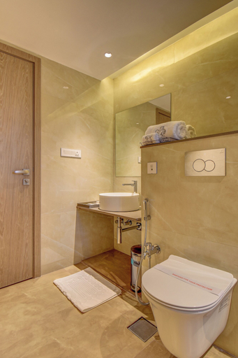 Bathroom 3, The SSK Solitaire Boutique Hotel and SPA, Nashik