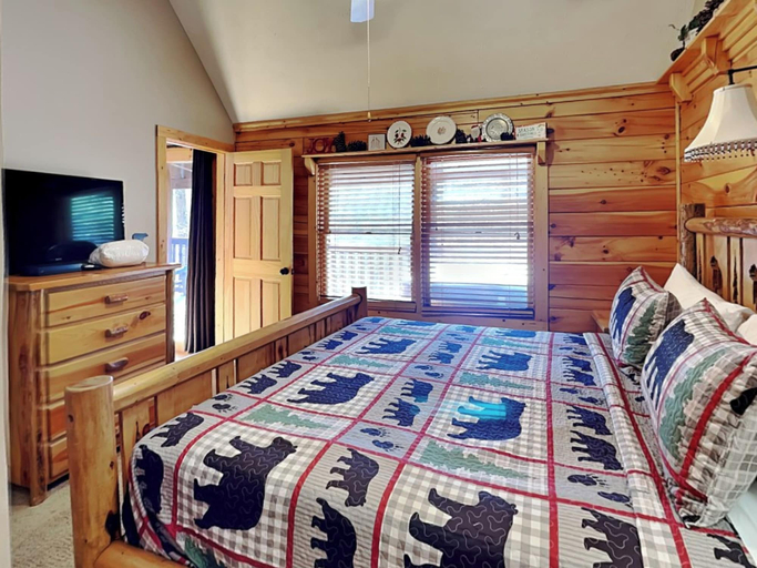 Bedroom 3, Running Bear by Jackson Mountain Rentals, Sevier