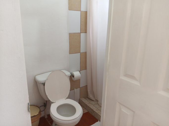 Bathroom 3, Christina's Guest House OFFICIAL, Laguna de Perlas