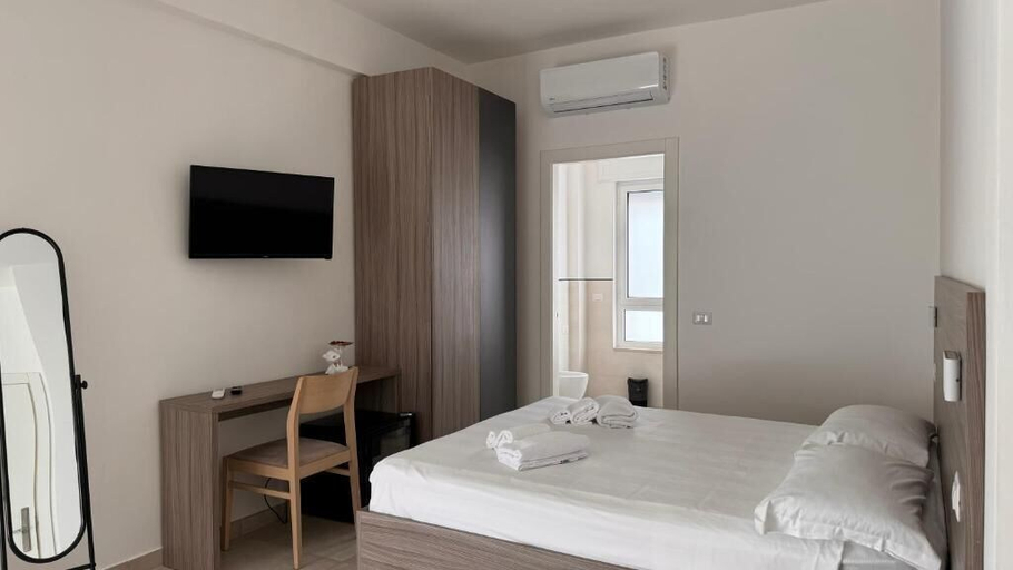 Bedroom 4, ESTELLE, Bari