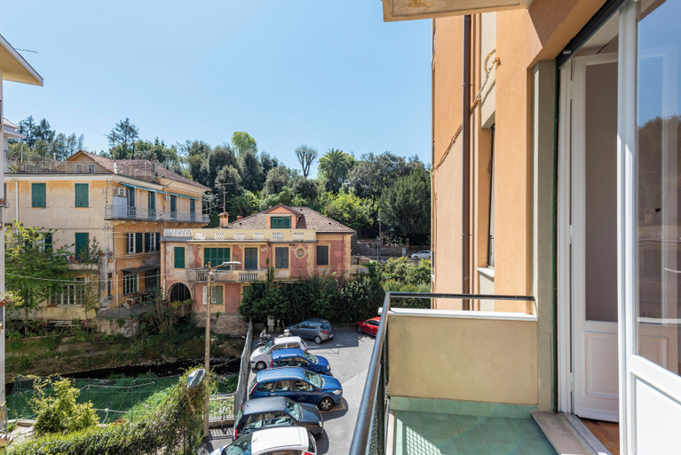 Others 5, Chic flat with balcony, Genova