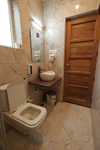 Bathroom 4, MVT Guesthouse & Restaurant, Mathura