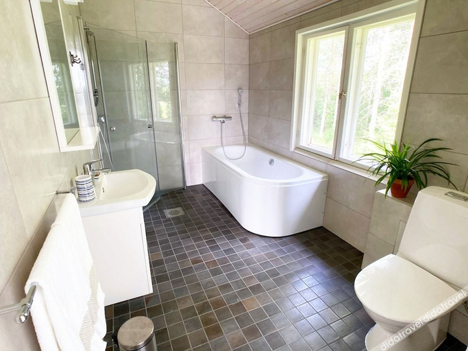 Bathroom 3, Olo Center by Kolovesi National Park, Southern Savonia