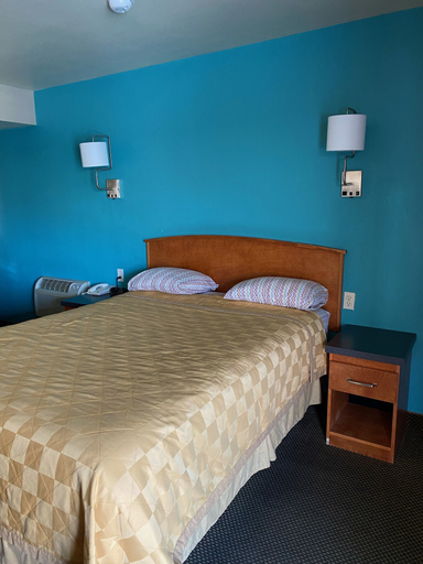 Bedroom 3, Lone Pine Budget Inn, Inyo
