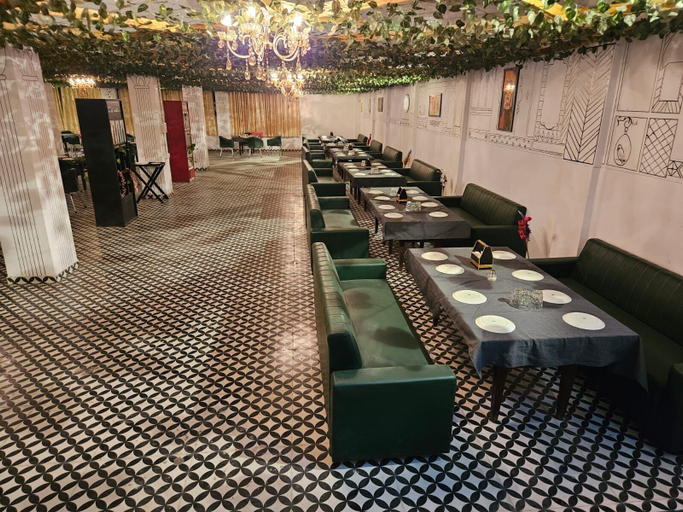 Food & Drinks 5, Hotel Prince Garden Daman, Daman