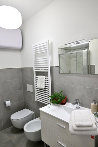 Bathroom 2, At Home Colosseo, Roma