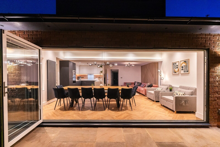 Food & Drinks, Luxury 8 Bed Home Manchester, Manchester