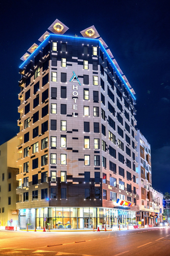 Exterior & Views