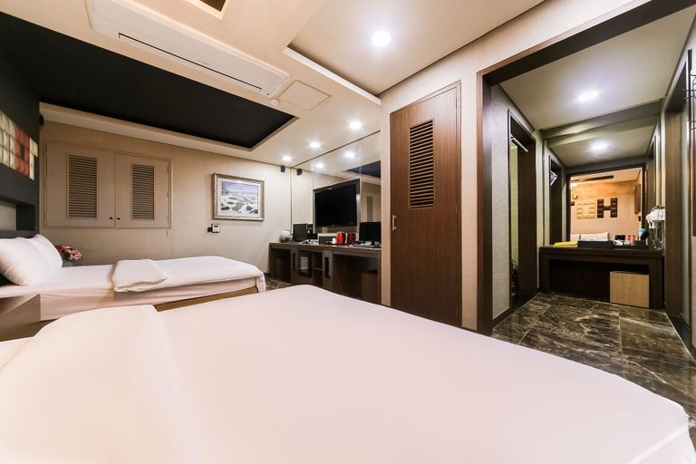 Bedroom 4, Mungyeong Jeomchon Amor Motel, Mungyeong