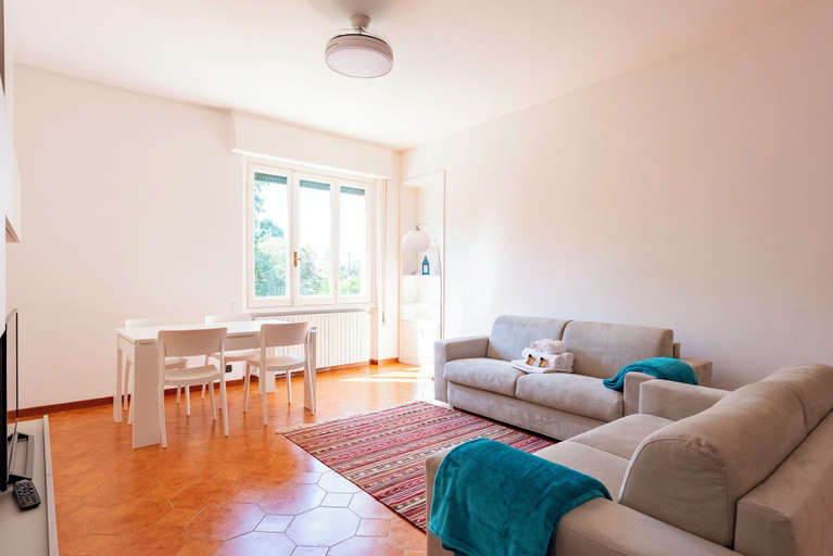 Others 4, Chic flat with balcony, Genova