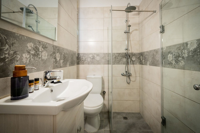 Room 4, Spacious 3-Bedroom Apartment in Pagrati near Kallimarmaro, Attica