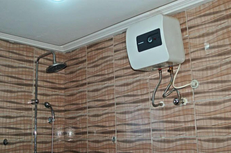 Bathroom, Bimples Hotels, IbadanNorth
