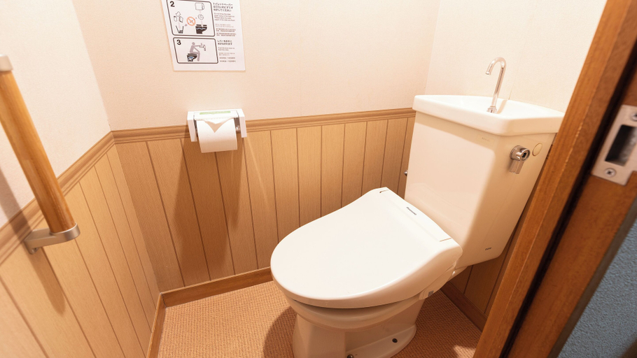 Bathroom 18