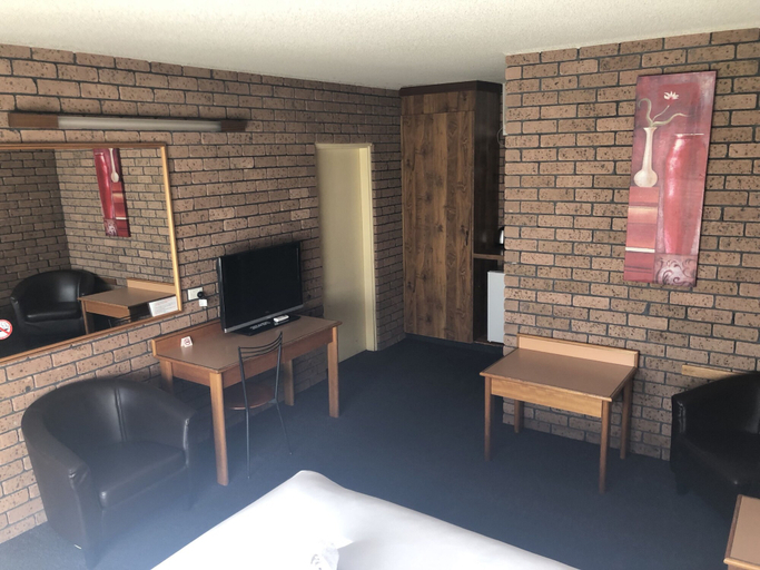 Bedroom 3, Cessnock Vintage Motor Inn, Cessnock