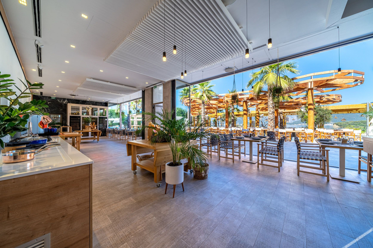 Food & Drinks 5, Monte Palm Beach