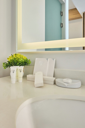 Bathroom 4, The View - Saint Georges Hotel, Beirut