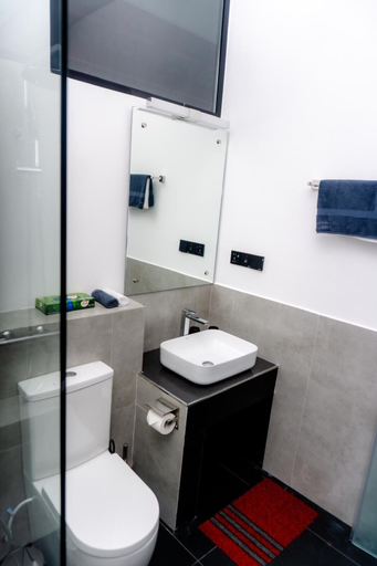 Bathroom 4, Lucky Monkey Inn & Restaurant, Weligama