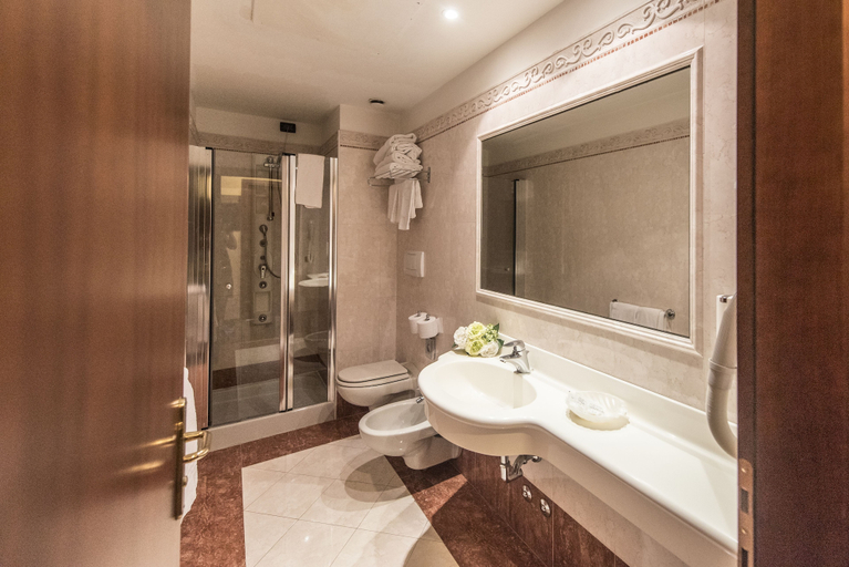 Bathroom 4, Admiral Hotel Villa Erme, Brescia