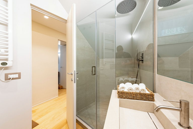 Others 3, A dreamlike apt in Piazzetta Portofino, Genova