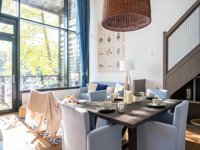 Food & Drinks 4, Waterside Elegance at Sky Pad, Hainaut