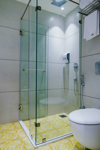 Bathroom, River Side Suites at Panjim Gymkhana, North Goa