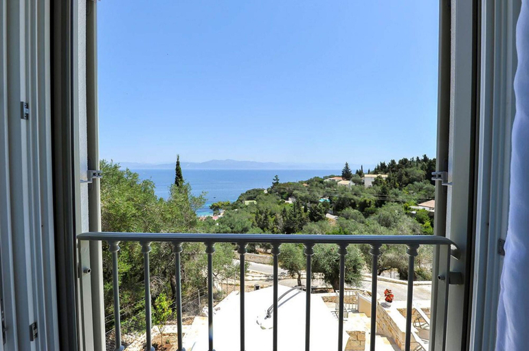 Room 3, Apeiron II Villa - Sunny Modern Pool - Walk to Gaios, Ionian Islands